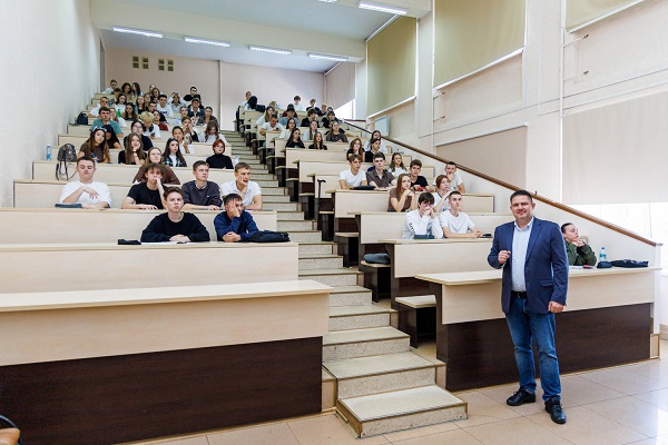 В СГУГиТ обсудили будущее землеустройства: выпускник вуза, представитель Правительства РФ, рассказал студентам о новых технологиях в кадастре