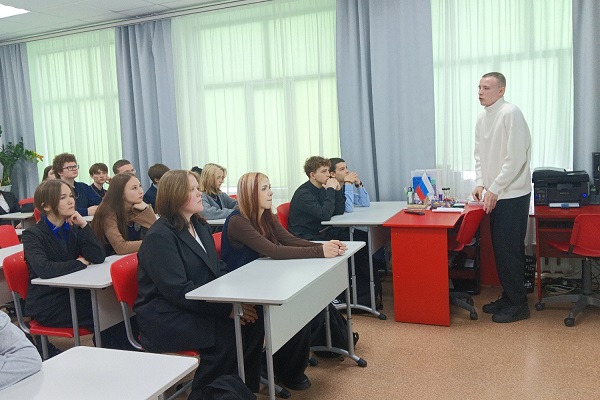 Студент кафедры техносферной безопасности провел профориентационную встречу в родной школе