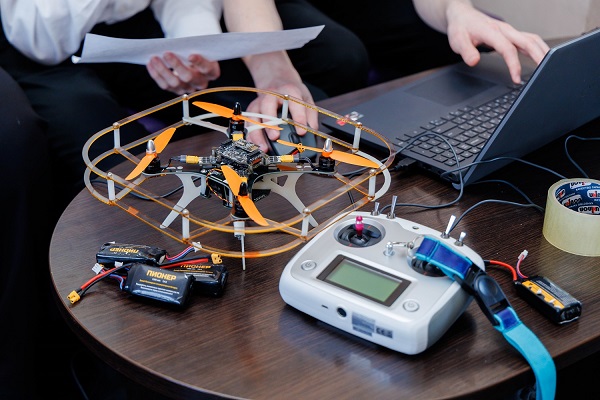 В СГУГиТ прошли соревнования пилотов квадрокоптеров