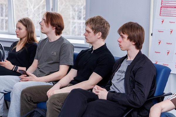 Студенты СГУГиТ погрузились в мир национальных цифровых платформ: где грань между безопасностью и изоляцией?