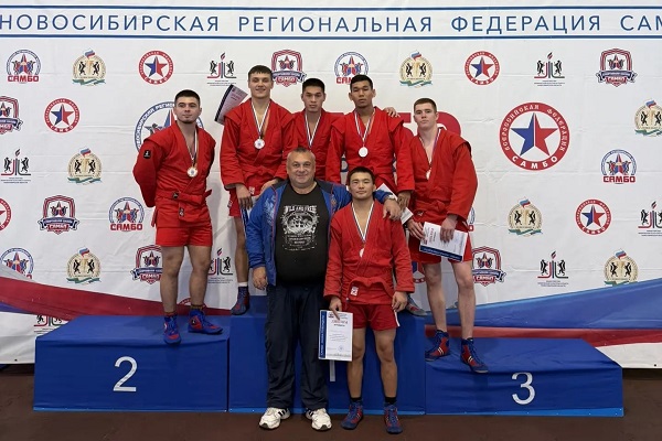 Спортсмены СГУГиТ успешно выступили на чемпионате области по боевому самбо