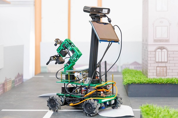 SSUGT students created a «smart» road diagnostics system with AI