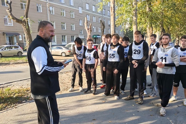 Первокурсники СГУГиТ пробежали кросс к Международному дню студенческого спорта