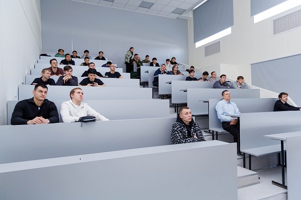 Студенты СГУГиТ узнали о службе в беспилотных войсках