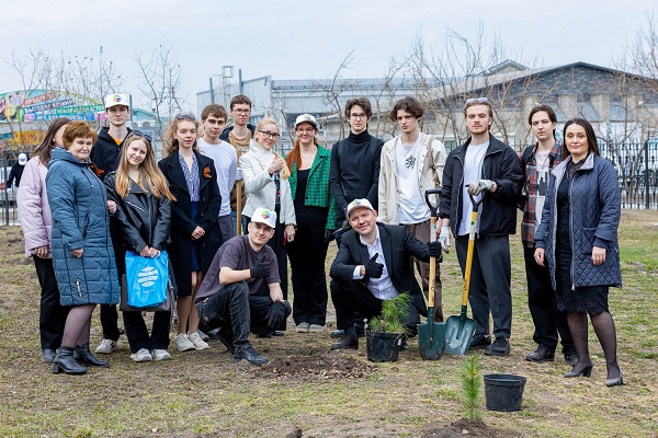 Студенты ИКиП высадили кедровую аллею на закрытии фестиваля «ВузЭкоФест-2026»